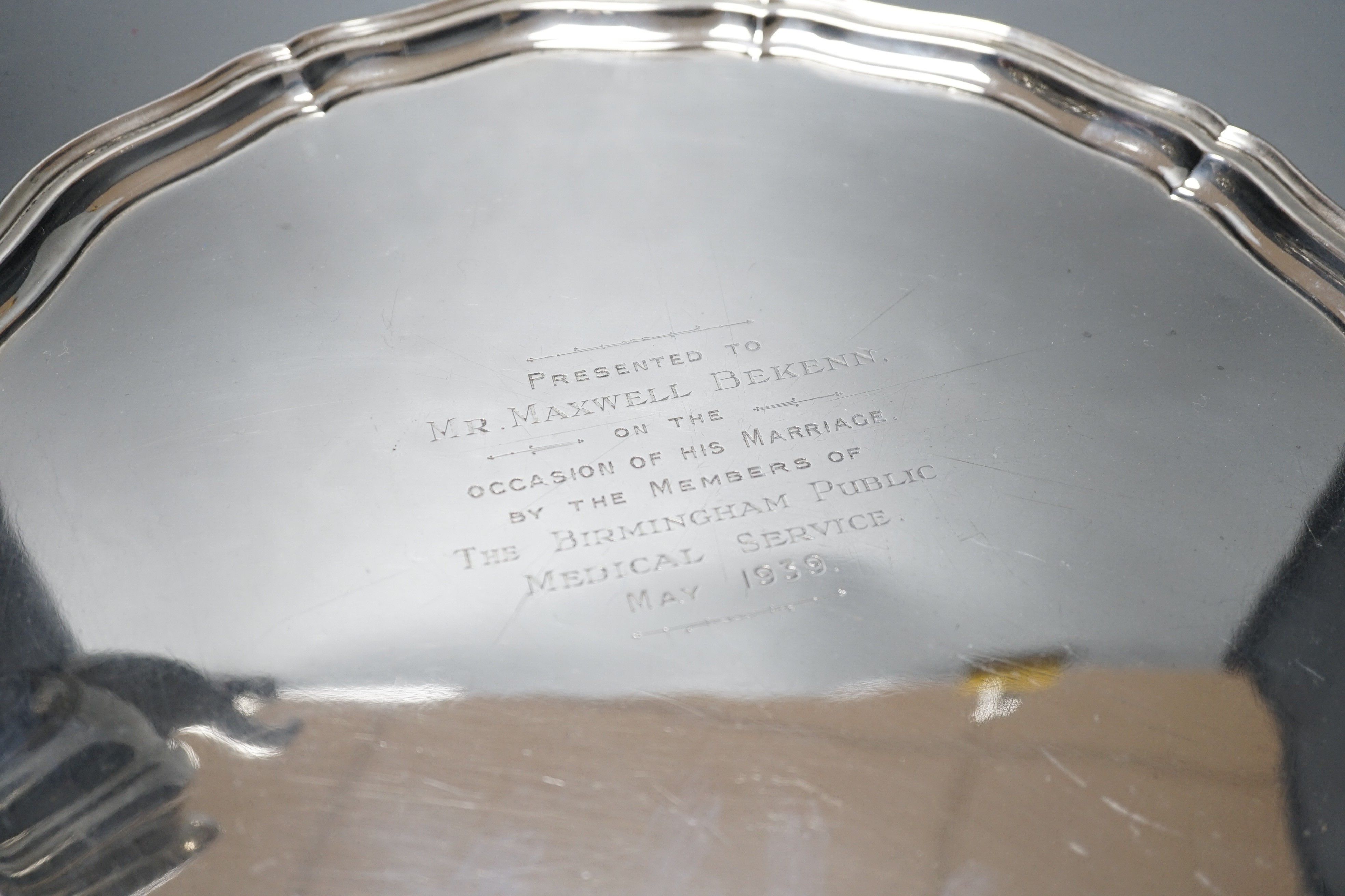 A George VI silver three piece tea set and circular tray, S. Blanckensee & Son Ltd, Chester, 1937/1938, the tray with engraved presentation inscription